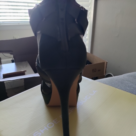 Olive Strappy Heel - Picture 8 of 8